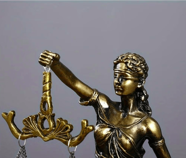 Luxe beeld Vrouwe Justitie / Godin van Gerechtigheid (20cm)