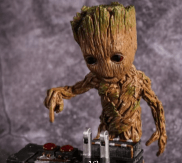 The Avengers actiefiguur Baby Groot achter machine (20cm)