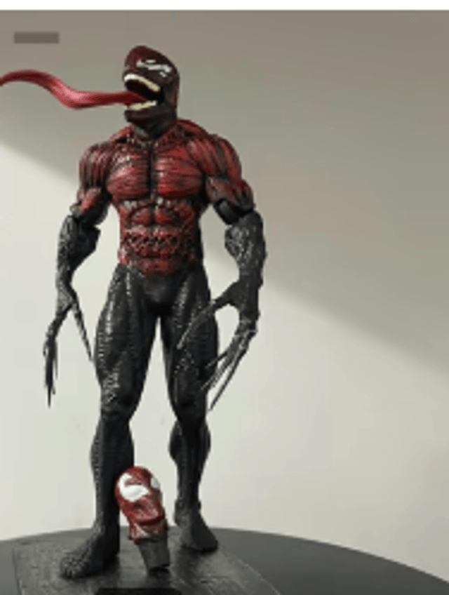 Venom collectors figuur infected Spiderman (26cm)