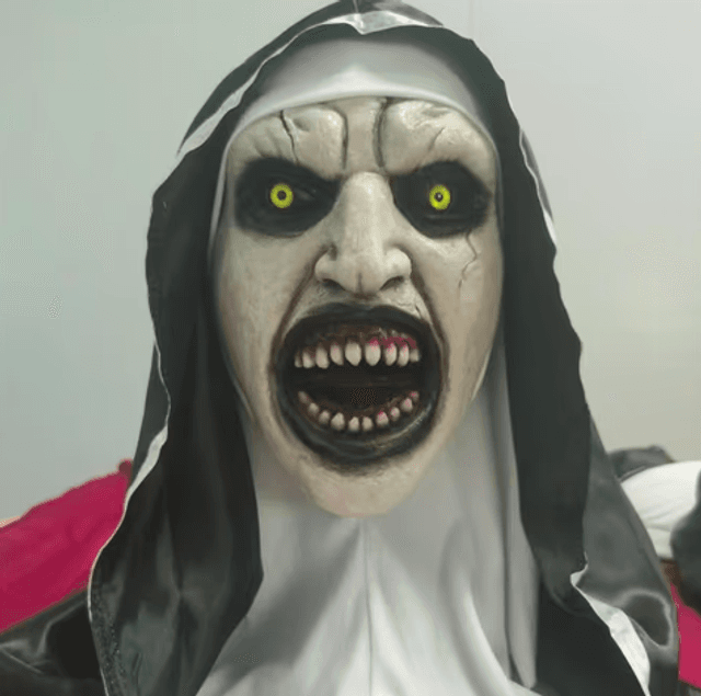 The Nun full face latex masker Valak