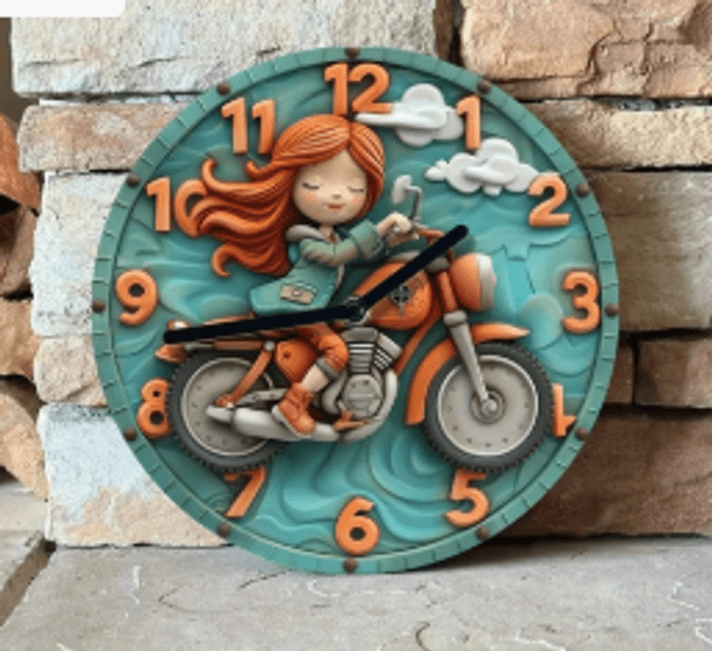 Vintage metalen klok Motorfiets Meisje rood haar (20cm d)