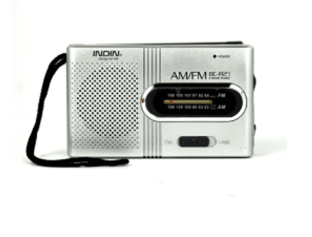 Draagbare mini noodradio AM / FM op batterijen zilverkleurig
